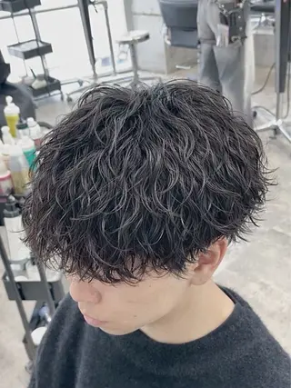 ショート パーマ メンズ 山﨑 結太のヘアスタイル