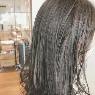ミディアム カラー ハイトーンボブ 前田 表参道　グレージュのヘアスタイル
