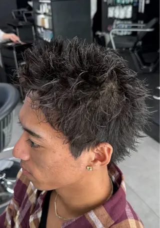 ショート パーマ スパイキーショート 長谷野真吾のヘアスタイル