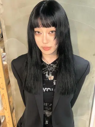 ロング カラー 湯浅 美玖のヘアスタイル