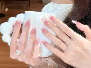 ネイル 🦋 Queenieのネイルデザイン