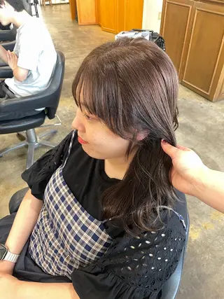 ミディアム カラー MIOベージュカラー 柔らかいカラーのヘアスタイル