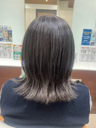 セミロング moe  美髪矯正 ツヤツヤストレートのヘアスタイル