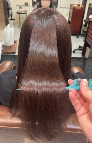 カラー 小山 奈津のヘアスタイル