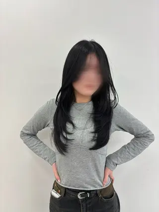 ロング カラー 抜け感レイヤー︴ ニュアンスカラーのヘアスタイル