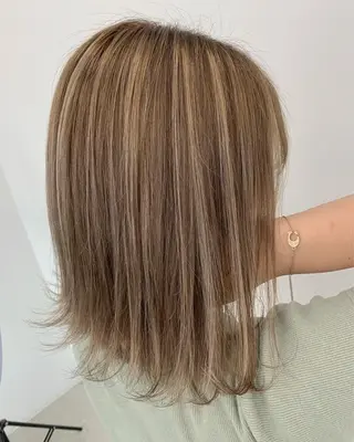 ミディアム 山田 絵里菜のヘアスタイル