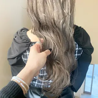 セミロング カラー 本間 結衣のヘアスタイル