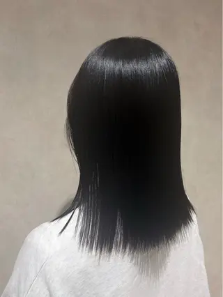 ミディアム 《.Xian》 アカリ/艶髪カラーのヘアスタイル