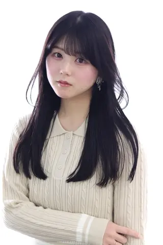 ロング 秋山夏三/透明感カラ ー/赤み消しカラーのヘアスタイル