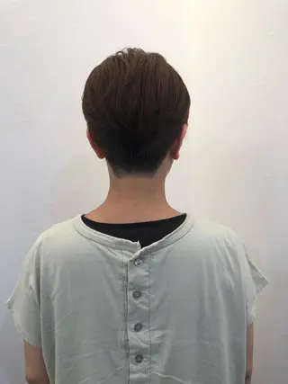 ショート ツノガイ エリのヘアスタイル