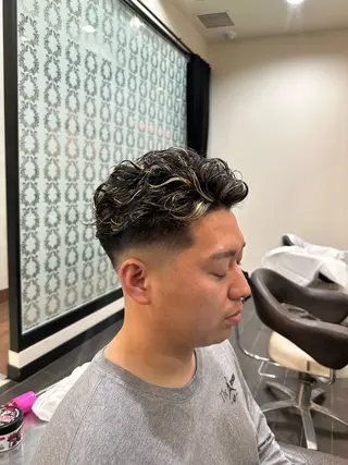 ショート カラー パーマ フェザー/波巻き 雫石大夢のヘアスタイル