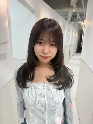 セミロング カラー ラベンダー💜オリー ブ💚暗髪🖤のヘアスタイル