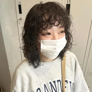 ミディアム パーマ デザインカラー/パー マ🦖外岡咲希🦖のヘアスタイル