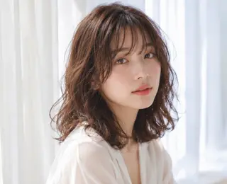 ミディアム パーマ 似合わせ/透明感 /顔まわりカット🌿のヘアスタイル