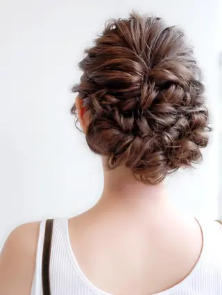 ミディアム ヘアアレンジ neolive emのヘアスタイル