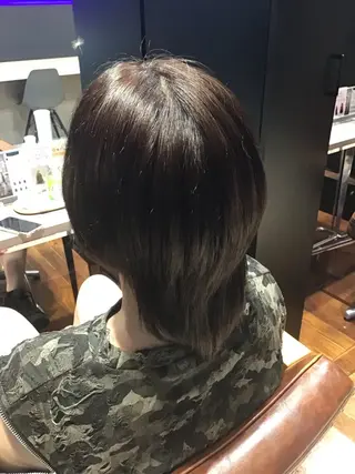 カラー 岡田 佳苗のヘアスタイル