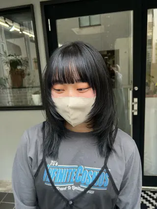 セミロング 成瀬 葵のヘアスタイル