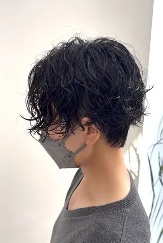 ショート パーマ 入本 翼のヘアスタイル