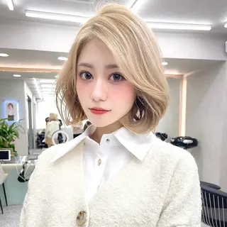 ショート カラー Lond Le'a /ハイトーンカラーのヘアスタイル