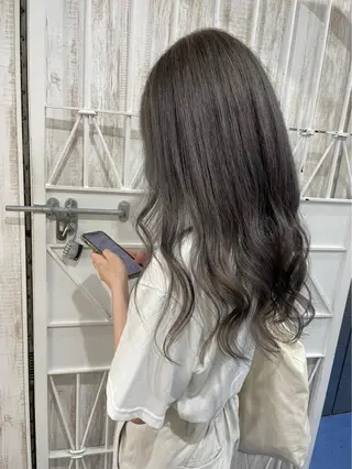 カラー white.梅田 デザインカラー🦄のヘアスタイル