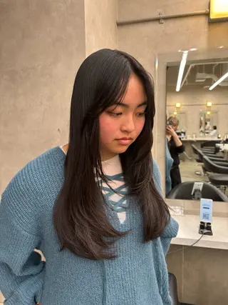 セミロング カラー 抜け感レイヤー︴ ニュアンスカラーのヘアスタイル