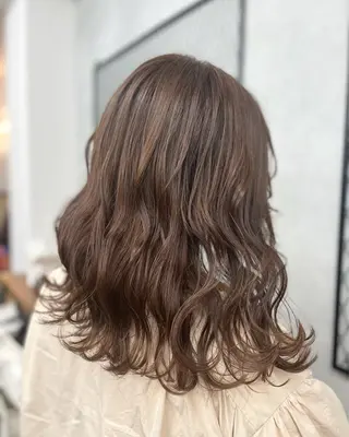 セミロング 川畑 花菜のヘアスタイル