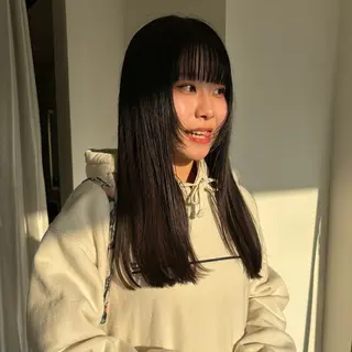 セミロング 的場 莉音のヘアスタイル