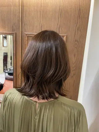 ミディアム 河上 麻衣/白髪ぼかしのヘアスタイル