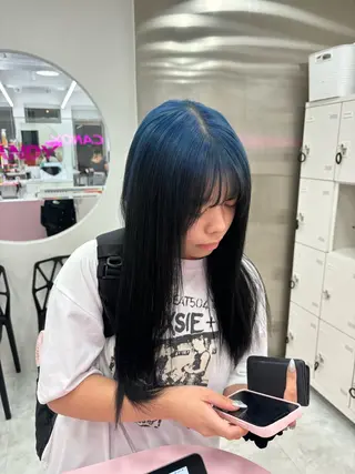 セミロング カラー 抜け感レイヤー︴ ニュアンスカラーのヘアスタイル