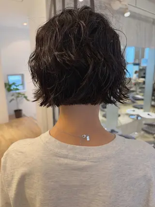ミディアム 切りっぱなしボブ/ パーマ須藤優真のヘアスタイル