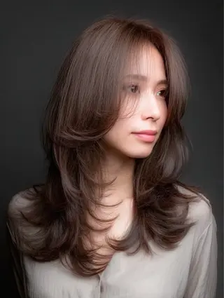 セミロング カラー 韓国×艶ハイトーンが かわいい✨️リオ🍒のヘアスタイル