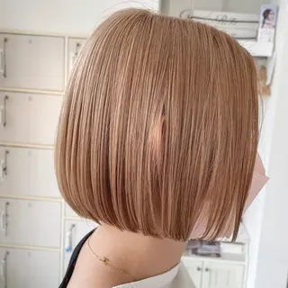 ショート カラー 加藤 貴子のヘアスタイル