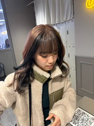 ミディアム カラー 抜け感レイヤー︴ ニュアンスカラーのヘアスタイル
