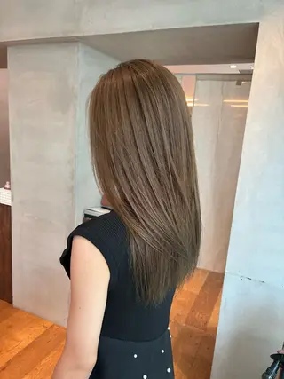 セミロング カラー 山本 睦のヘアスタイル