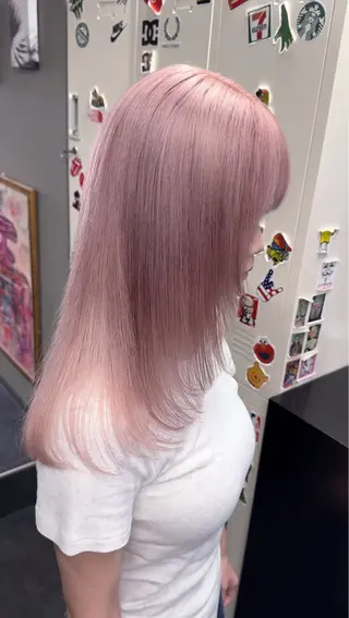 セミロング カラー ヘアアレンジ ホワイトカラー/ ピンクベージュにったのヘアスタイル