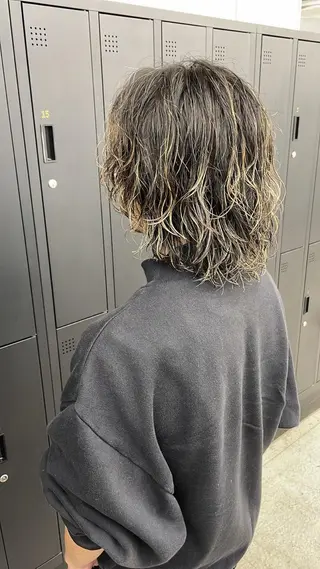 ミディアム 海外デザイン好きな方 滝沢錬平のヘアスタイル