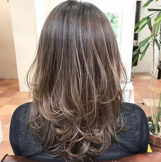 セミロング 大澤 唯のヘアスタイル