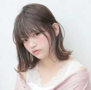 ミディアム カラー レイヤーカット/ 前髪顔周りカットのヘアスタイル