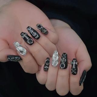ネイル Queens テイのネイルデザイン