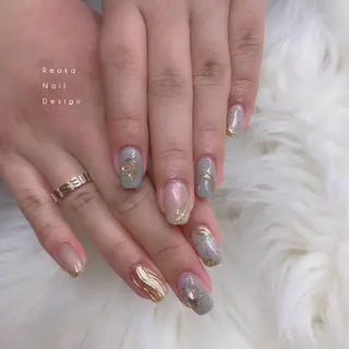 ミディアム ネイル Blowe ニュアンスのネイルデザイン