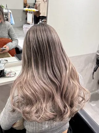 カラー MIU ciera.堀江のヘアスタイル