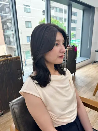 ミディアム カラー パーマ ヘアアレンジ メンズ キッズ レイヤーカット／ 巻ける縮毛矯正のヘアスタイル