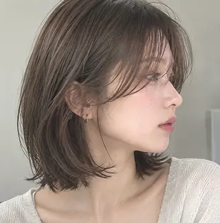 ショート カラー ヘアアレンジ ボブ/透明感ベージュ 🫧クルミ🌟のヘアスタイル