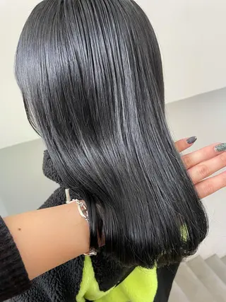 カラー 🎀ボブ＋ハイトーン シュカ👶🏻のヘアスタイル