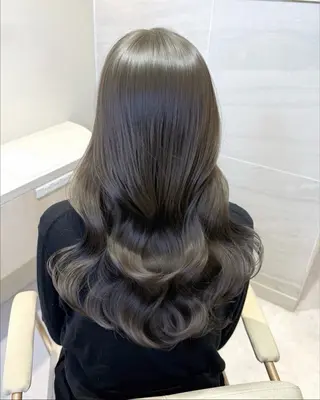ロング カラー 透明感カラー🌿 グレージュ🐺陽介のヘアスタイル