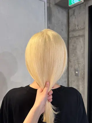 ミディアム ブリーチカラー/ブロ ンドレイヤーカットのヘアスタイル