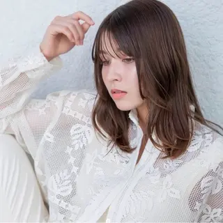 ミディアム カラー 具志 真理子のヘアスタイル