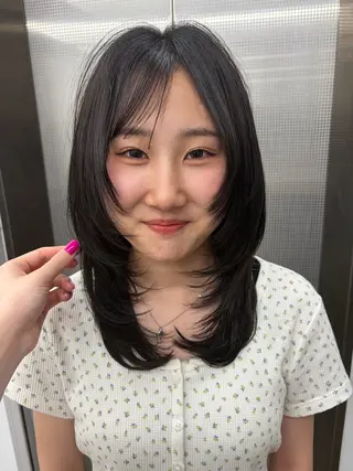 ミディアム Nico☺︎🎀YU レイヤー/カットのヘアスタイル