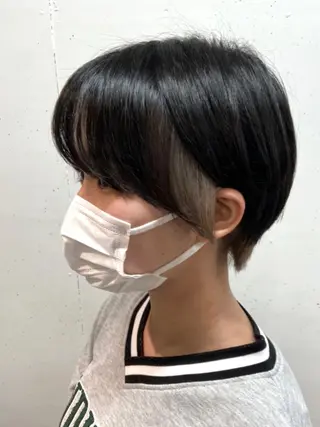 ショート カラー ウルフカット レイヤーカット上柿のヘアスタイル