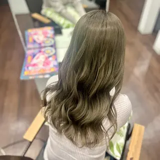 ロング カラー ヘアアレンジ 🤍 minaのヘアスタイル